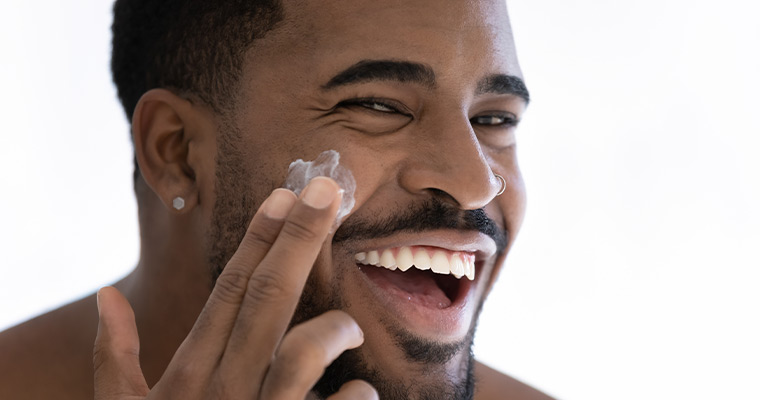How To Apply Moisturizer: Tips To Do It Like A Pro