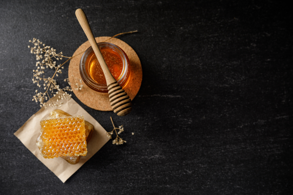 Like oil, honey can be massaged into the skin.