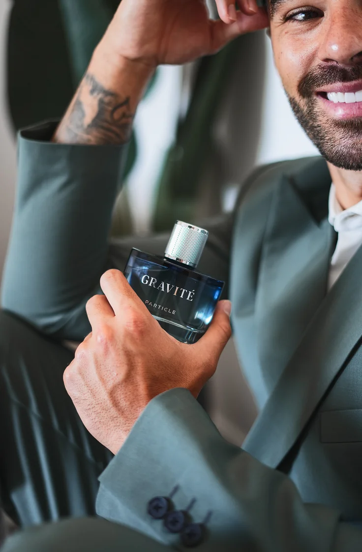 Gravité _ Website _ Review image 184x280 V1 (1)